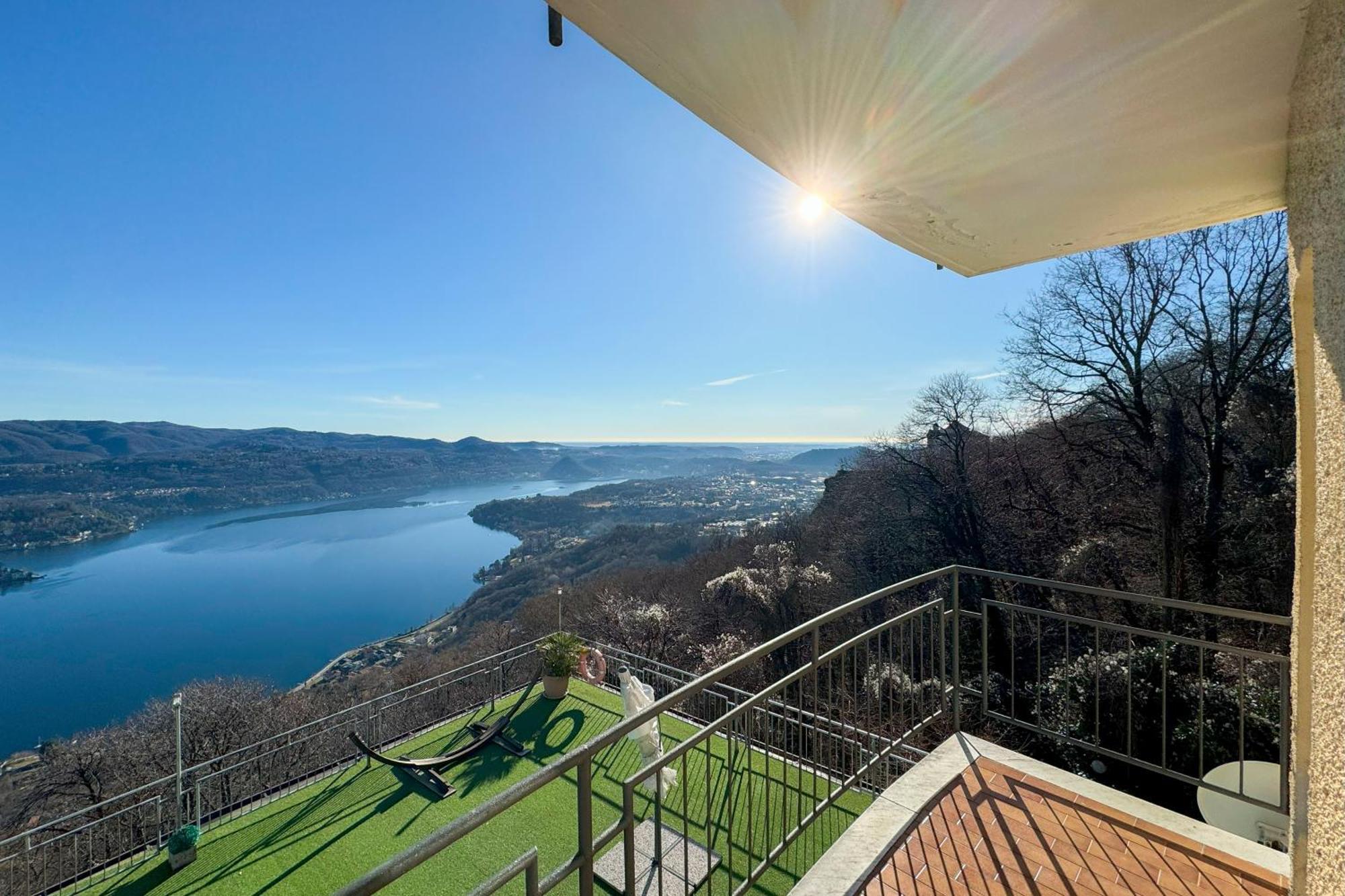 Appartamento Alberti Con Vista Lago Madonna Del Sasso Exterior foto